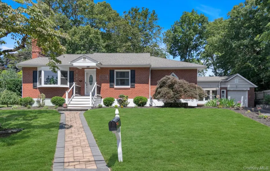 3 Carlson CT, Kings Park, NY 11754