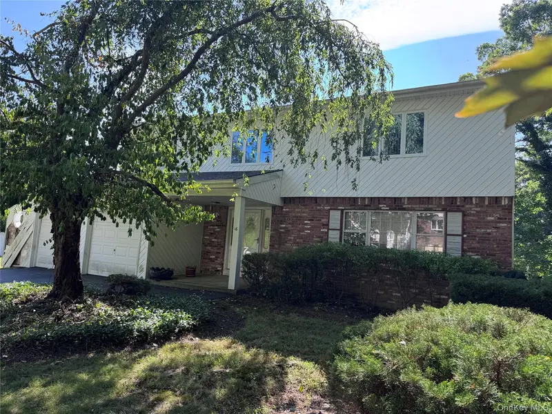 16 Herrick AVE, Dix Hills, NY 11746