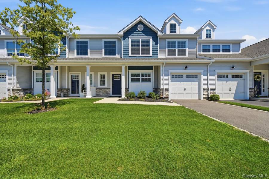 72 Farm Acre CIR, Mount Sinai, NY 11766