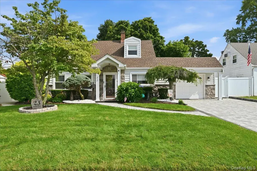 23 Needle LN, Levittown, NY 11756