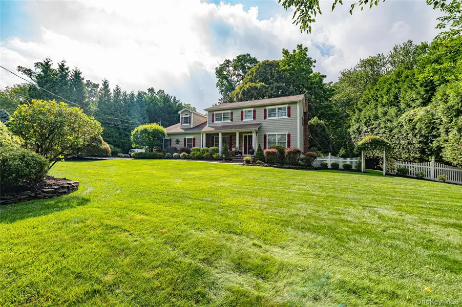 14 Breeze Hill RD, Northport, NY 11768