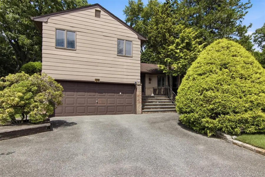 15 Beacon DR, Port Washington, NY 11050