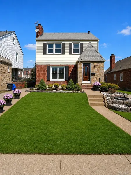 163-29 16th AVE, Whitestone, NY 11357