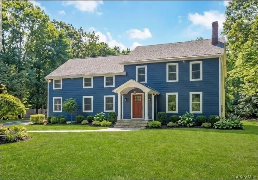 30 New Mill RD, Smithtown, NY 11787