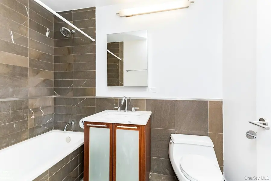 3585 Greystone AVE #4B, Bronx, NY 10463