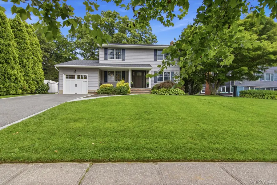 1 Wenmore CT, Commack, NY 11725