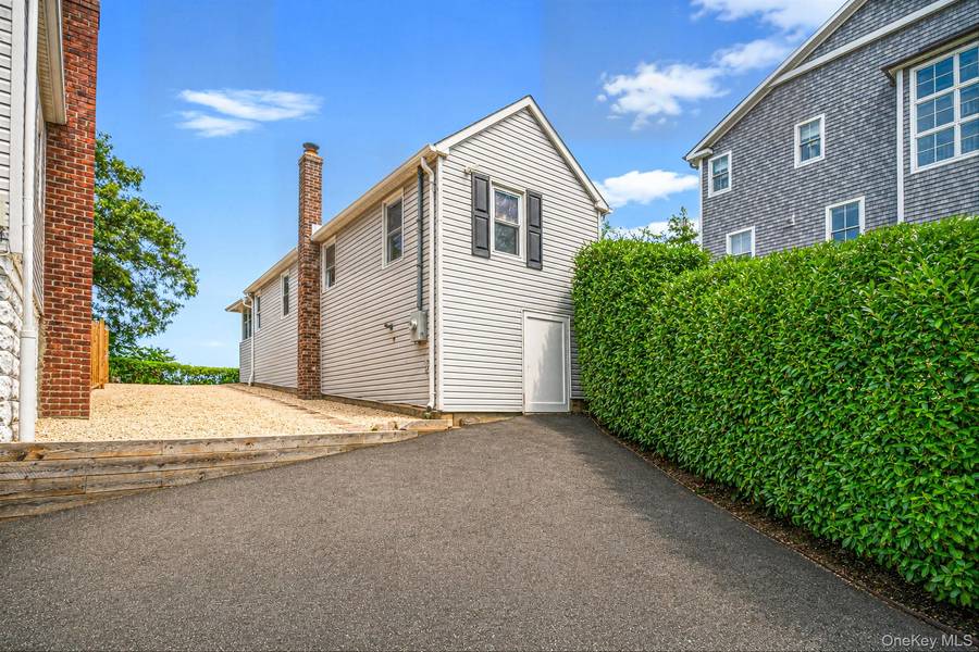 27 Walnut AVE #2, Poquott, NY 11733