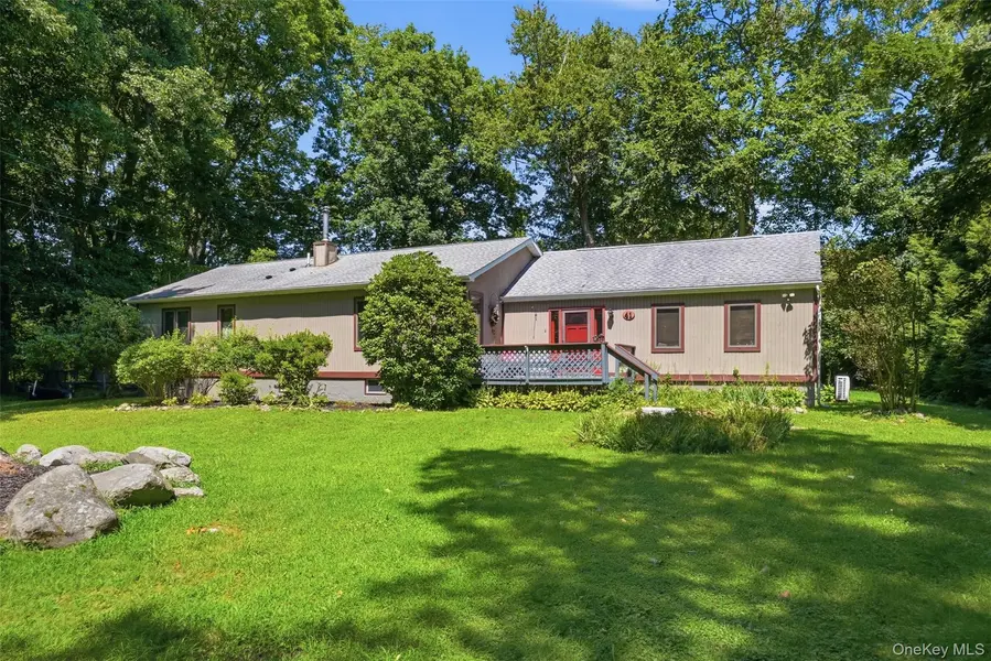 41 Penny LN, Highland, NY 12528