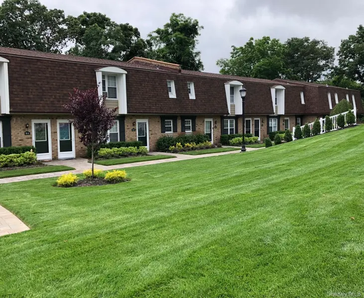 100 Villa D'est DR #A-11, Coram, NY 11727