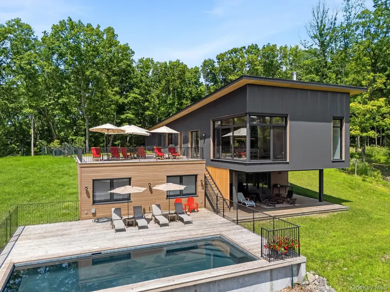 133 Old Bulls Head RD, Clinton Corners, NY 12514