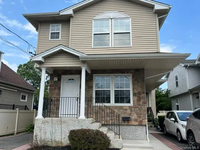 20 Edgewood RD #A, Port Washington, NY 11050
