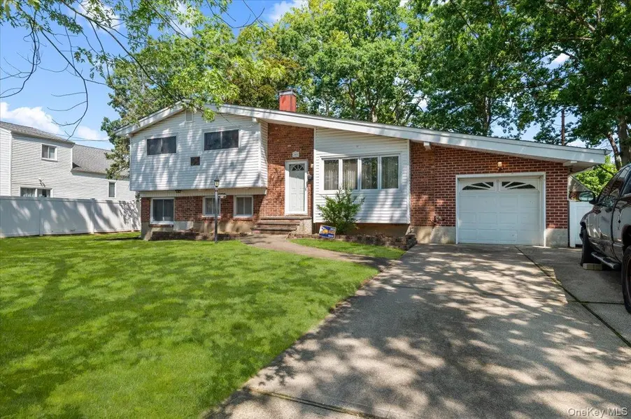 369 Central AVE, Deer Park, NY 11729