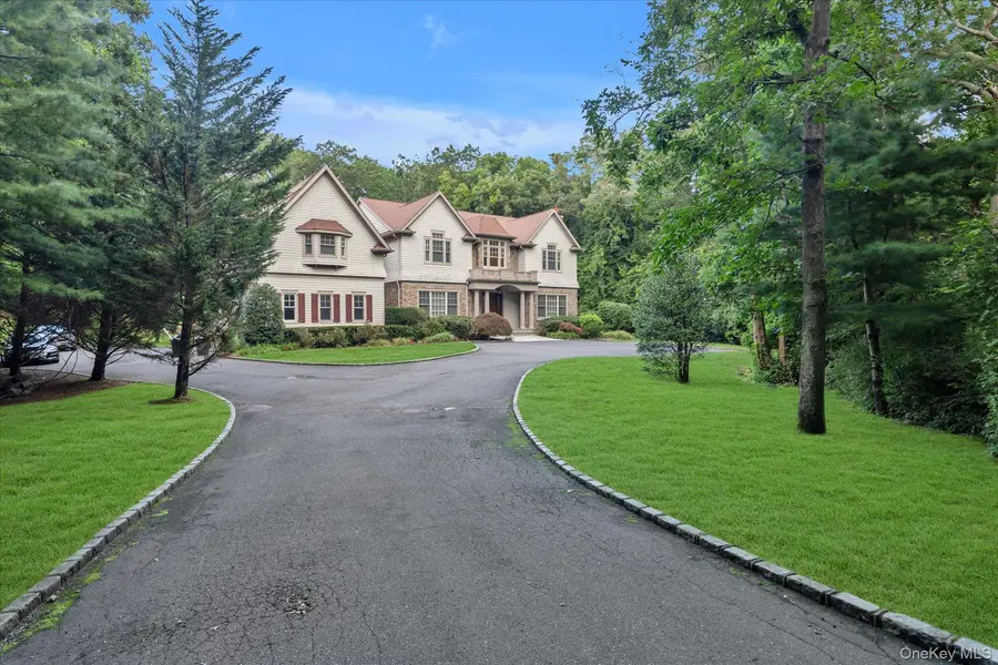 171 Stillwell LN, Laurel Hollow, NY 11791