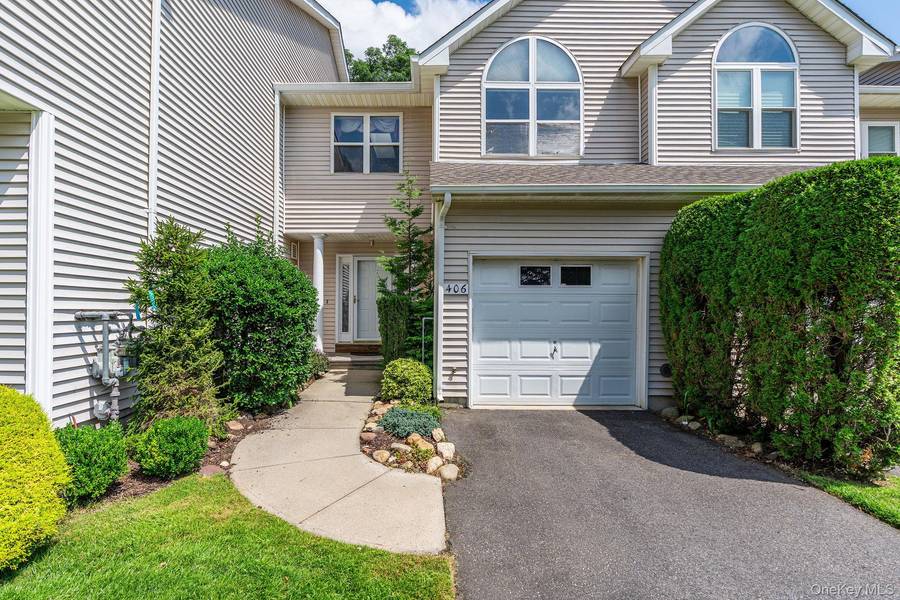 406 Willow Pond DR, Riverhead, NY 11901