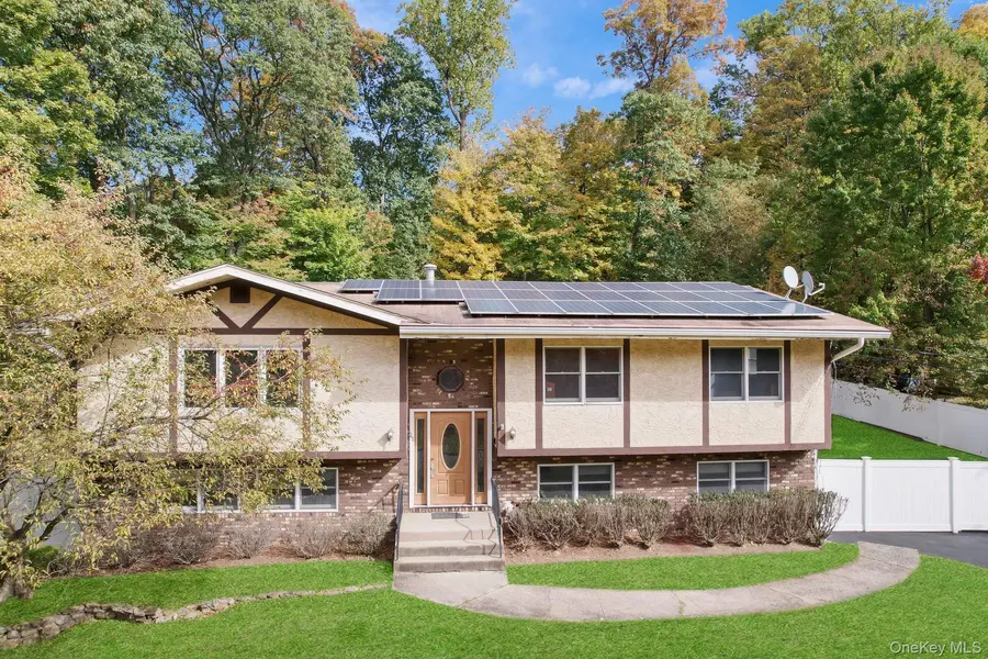 22 N Lorna LN, Airmont, NY 10952