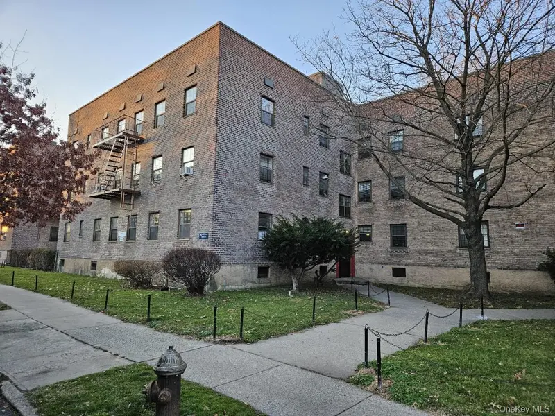 144-17 79 AVE #2D, Kew Garden Hills, NY 11367