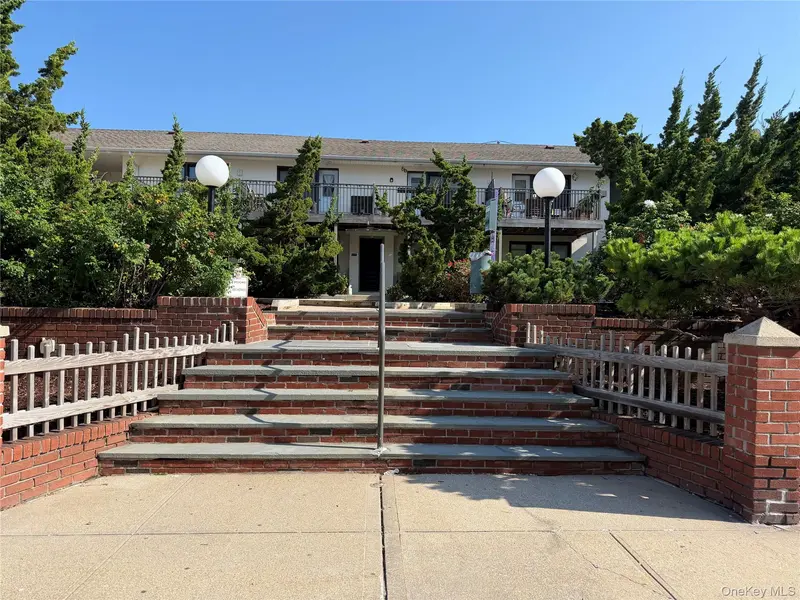 65 W Broadway #11B, Long Beach, NY 11561