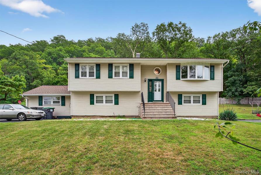 100 Birchwood DR, Highland Mills, NY 10930