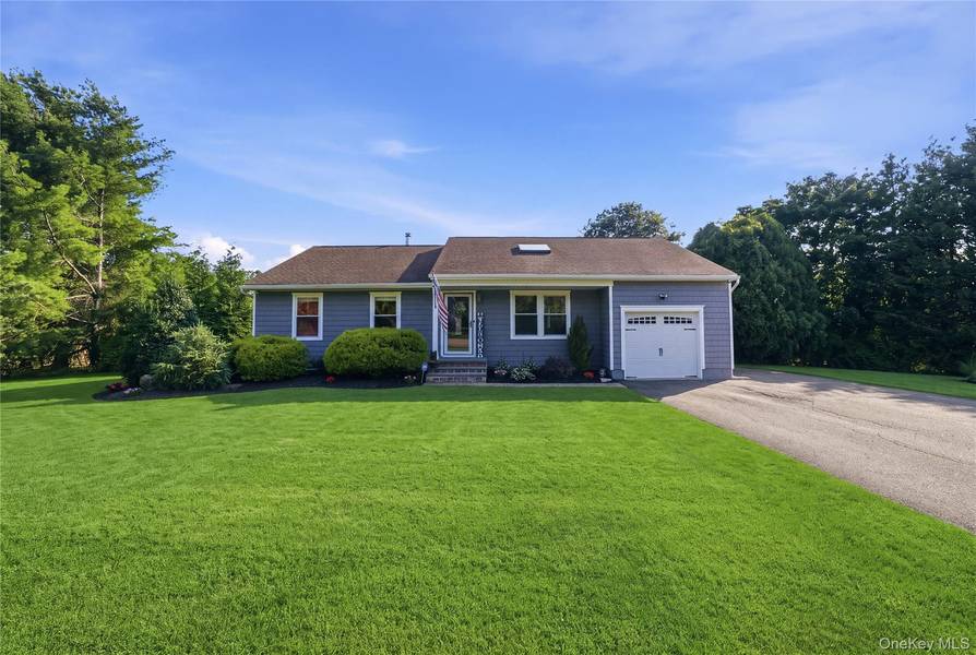 71 Triangle LN, Baiting Hollow, NY 11933
