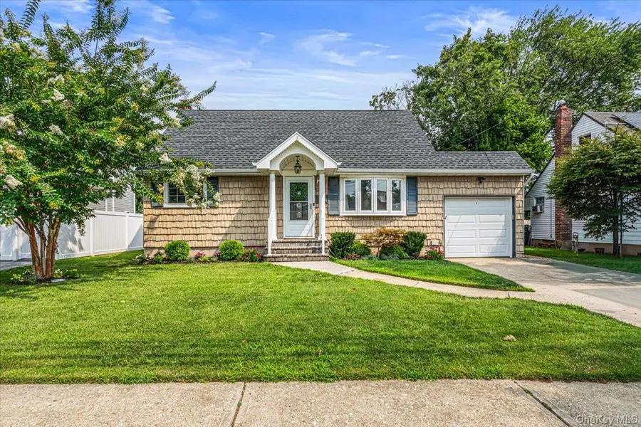 235 N Kings AVE, Massapequa, NY 11758