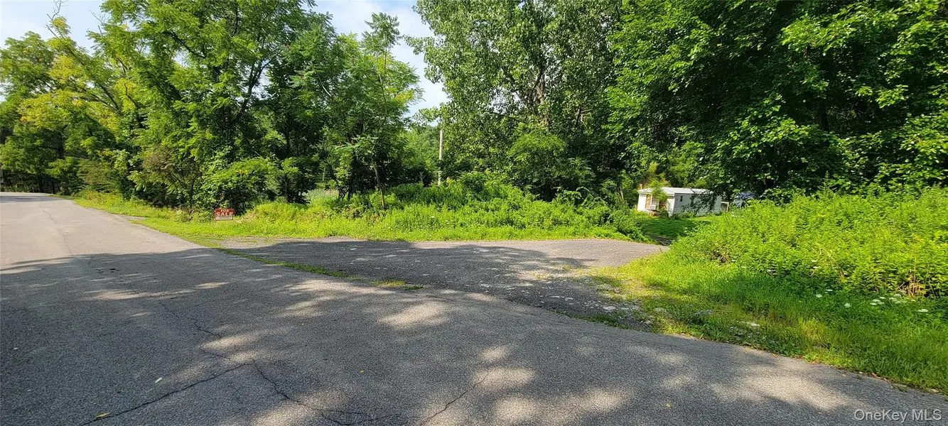 35 School House LN, Rosendale, NY 12472
