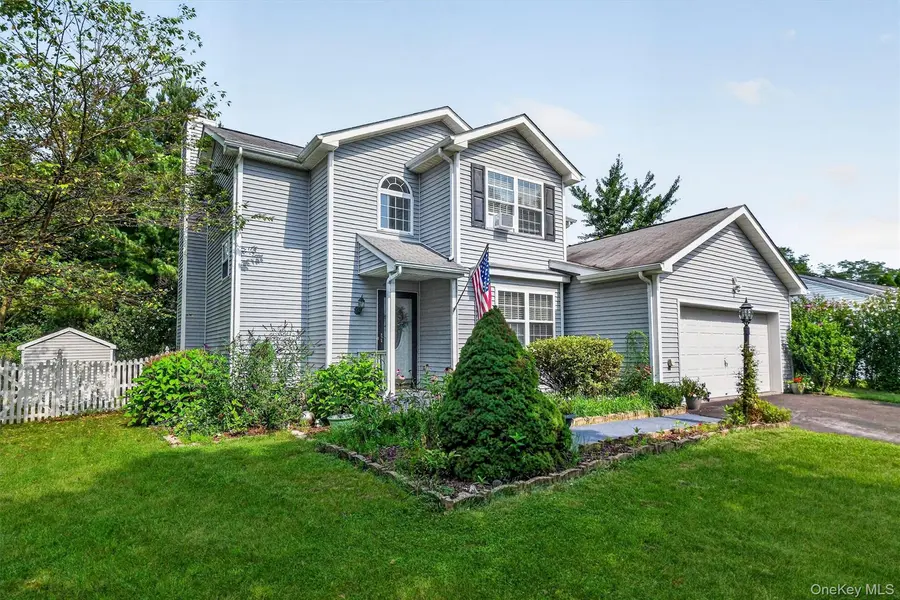 7 Pearlbush LN, Poughkeepsie, NY 12603
