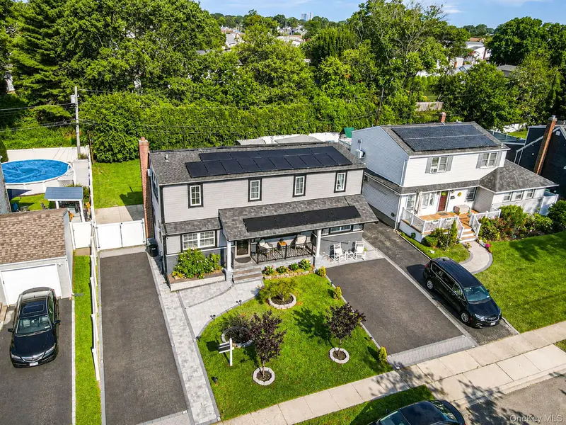 828 Strang DR, Wantagh, NY 11793