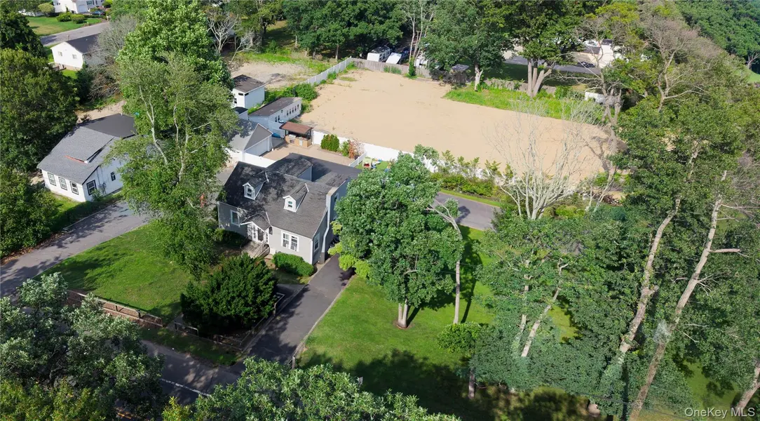 85 cocoanut ST, Central Islip, NY 11722