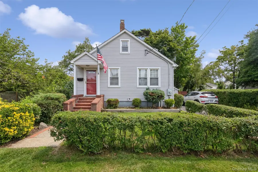 27 Litchfield AVE, Babylon, NY 11702