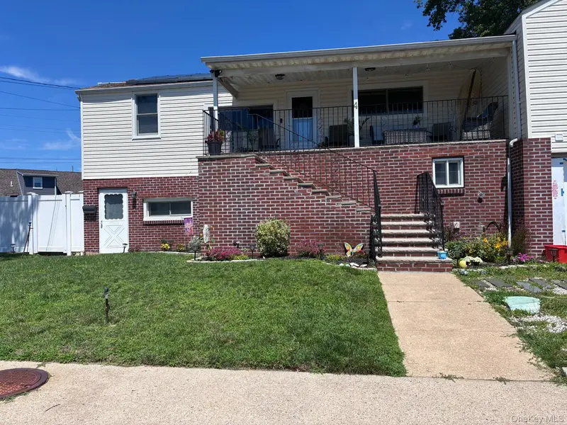 4 N Parente LN, Island Park, NY 11558