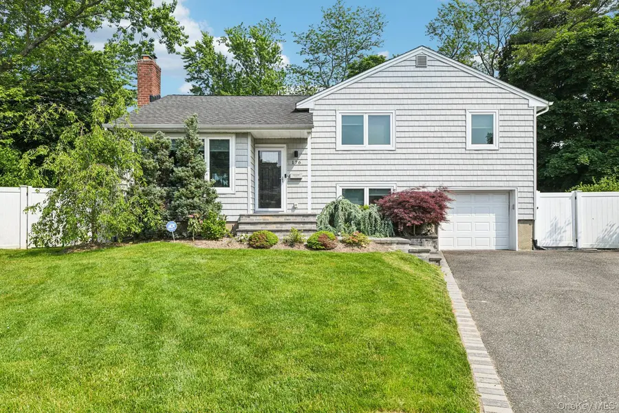 176 Willis CT, Wantagh, NY 11793