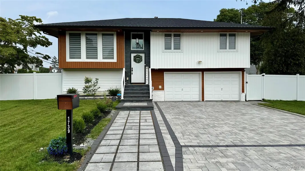 1739 Quarter ST, West Babylon, NY 11704