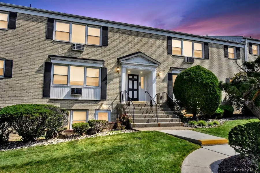 2 Lenox CT #704, Suffern, NY 10901