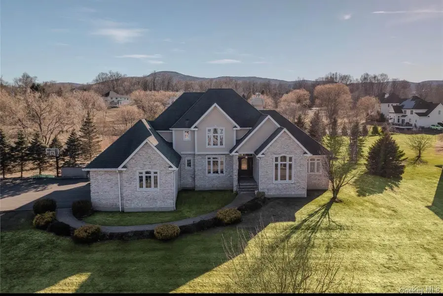 56 Autumn Chase DR, Hopewell Junction, NY 12533