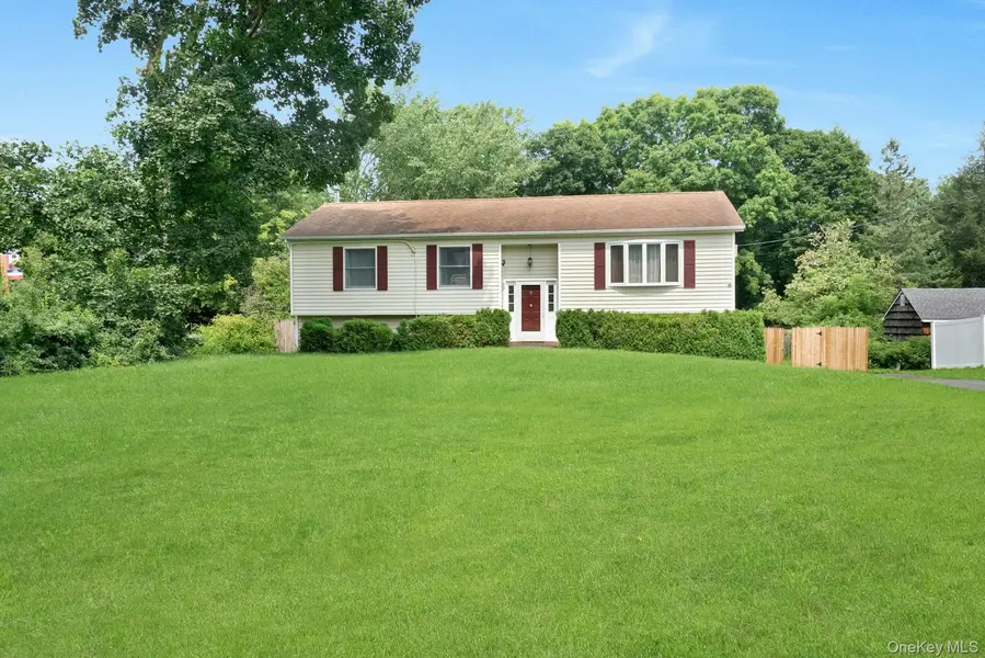 2 Shirley DR, Patterson, NY 12563