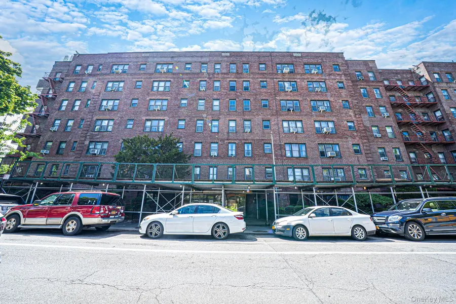 143-50 Hoover AVE #611, Briarwood, NY 11435