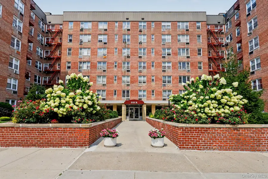 4 Sadore LN #3B, Yonkers, NY 10710