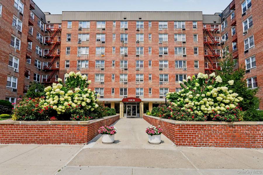 4 Sadore LN #3B, Yonkers, NY 10710