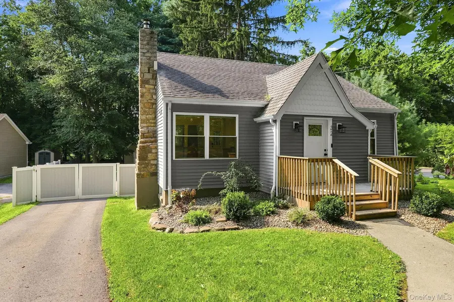 32 Red Oaks Mill RD, Poughkeepsie, NY 12603