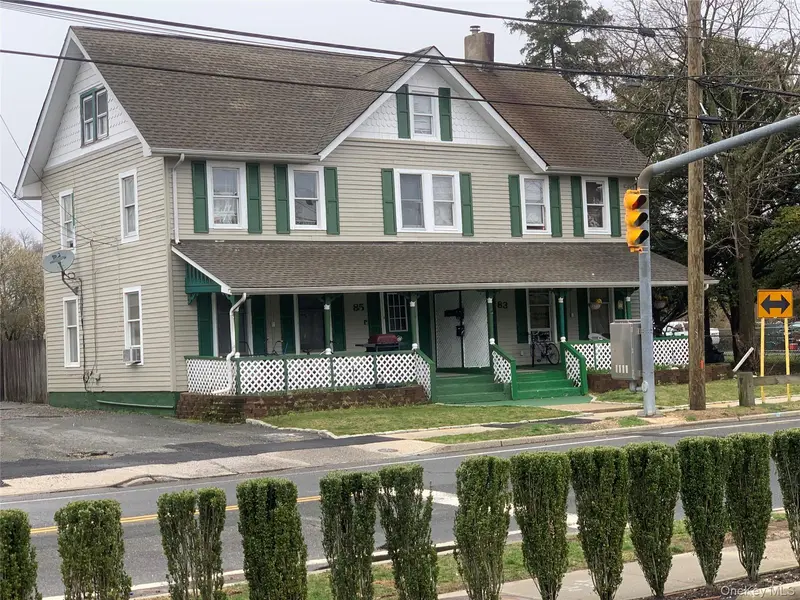 83 Park AVE #A, Babylon, NY 11702