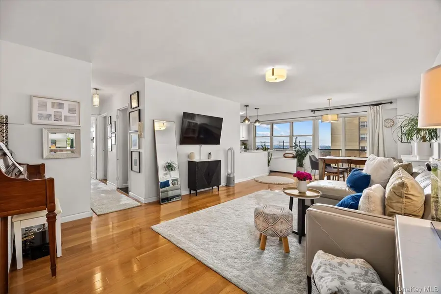 102-30 66th RD #25F, Forest Hills, NY 11375