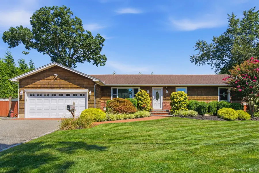 215 Walker ST, West Babylon, NY 11704