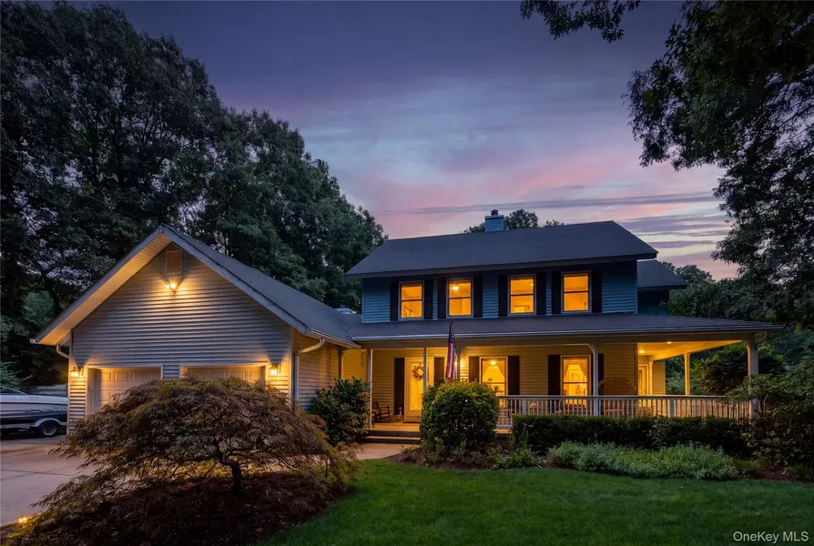 116 Head Of The Neck RD, Manorville, NY 11949