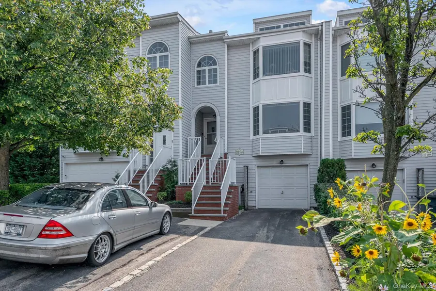 242-07A Oak Park DR, Douglaston, NY 11362