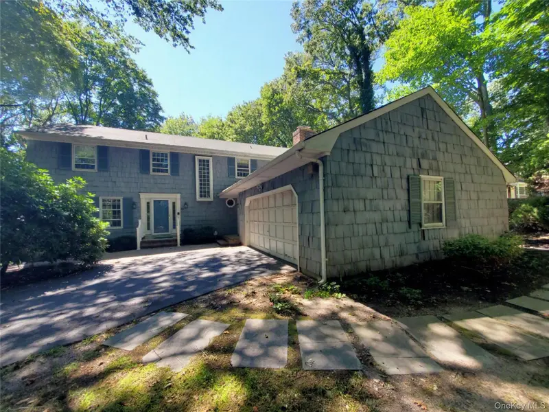 31 Sands LN, Port Jefferson, NY 11777