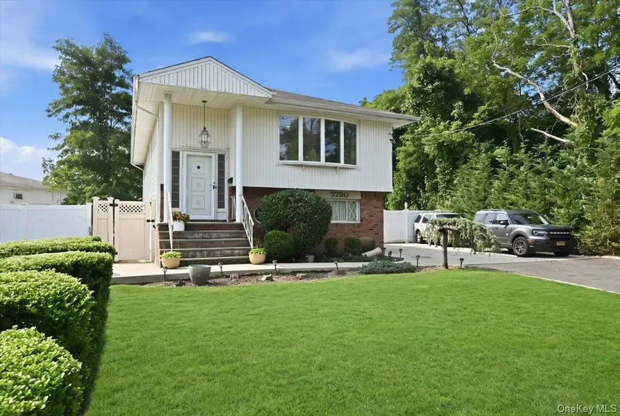 3790 Waverly AVE, Seaford, NY 11783