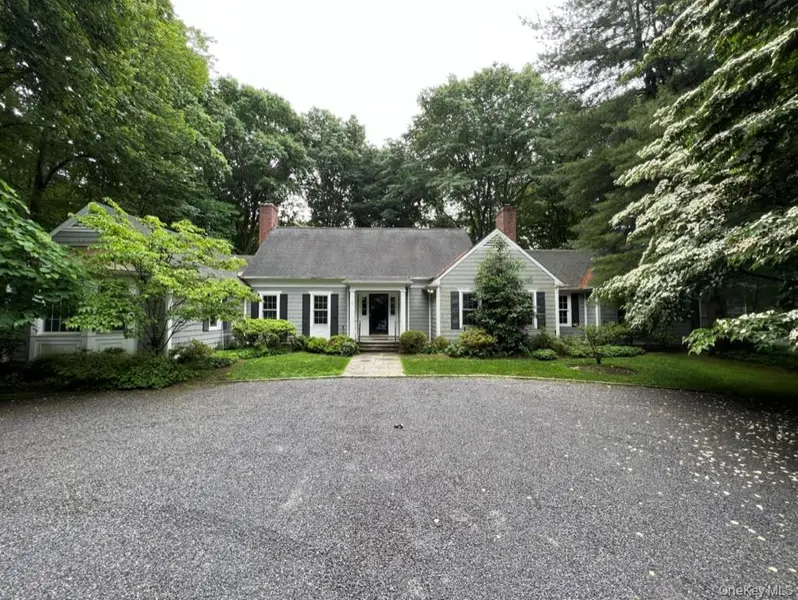 23 Matinecock Farms RD, Glen Cove, NY 11542