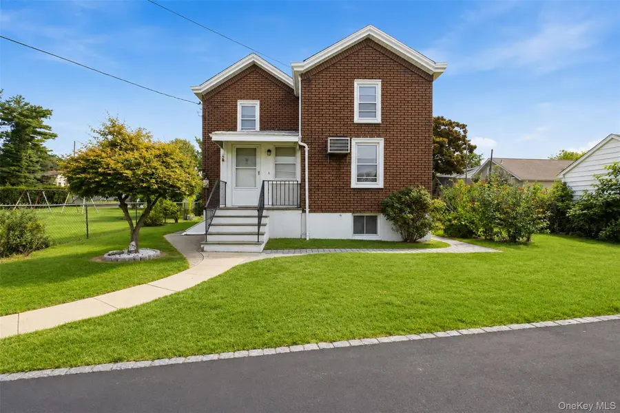 99 Homestead PL, New Rochelle, NY 10801