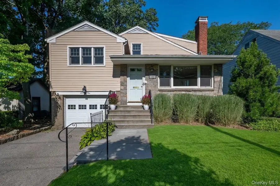 71 Ewart ST, Scarsdale, NY 10583