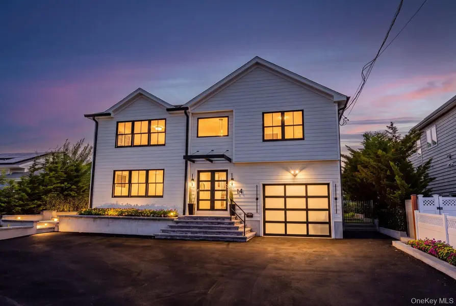 14 Jomarr CT, Massapequa, NY 11758